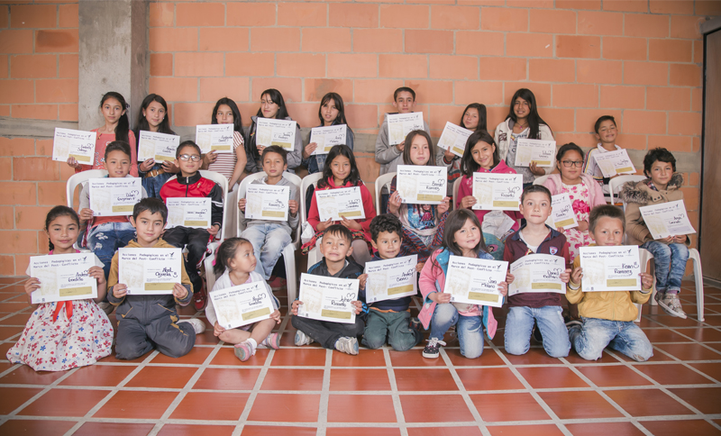 Niñez se graduó como gestora de paz